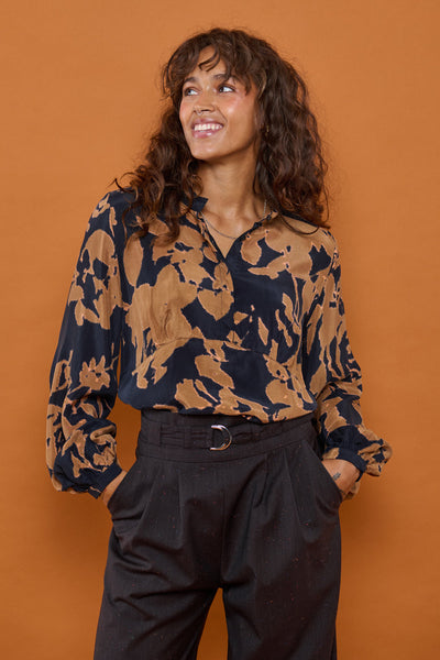 Froks Amelia Tunika Skjorte / Golden brown flower silhouettes
