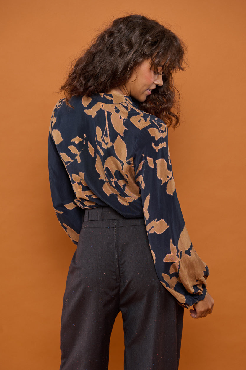 Froks Amelia Tunika Skjorte / Golden brown flower silhouettes