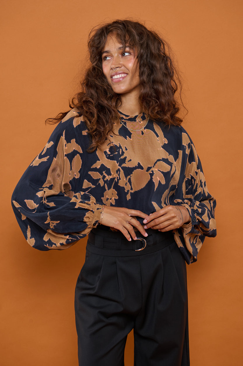 Froks Molly Skjorte / Golden brown flower silhouettes