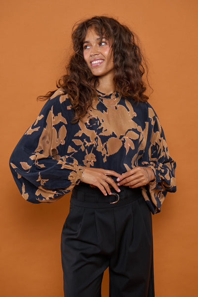 Froks Molly Skjorte / Golden brown flower silhouettes