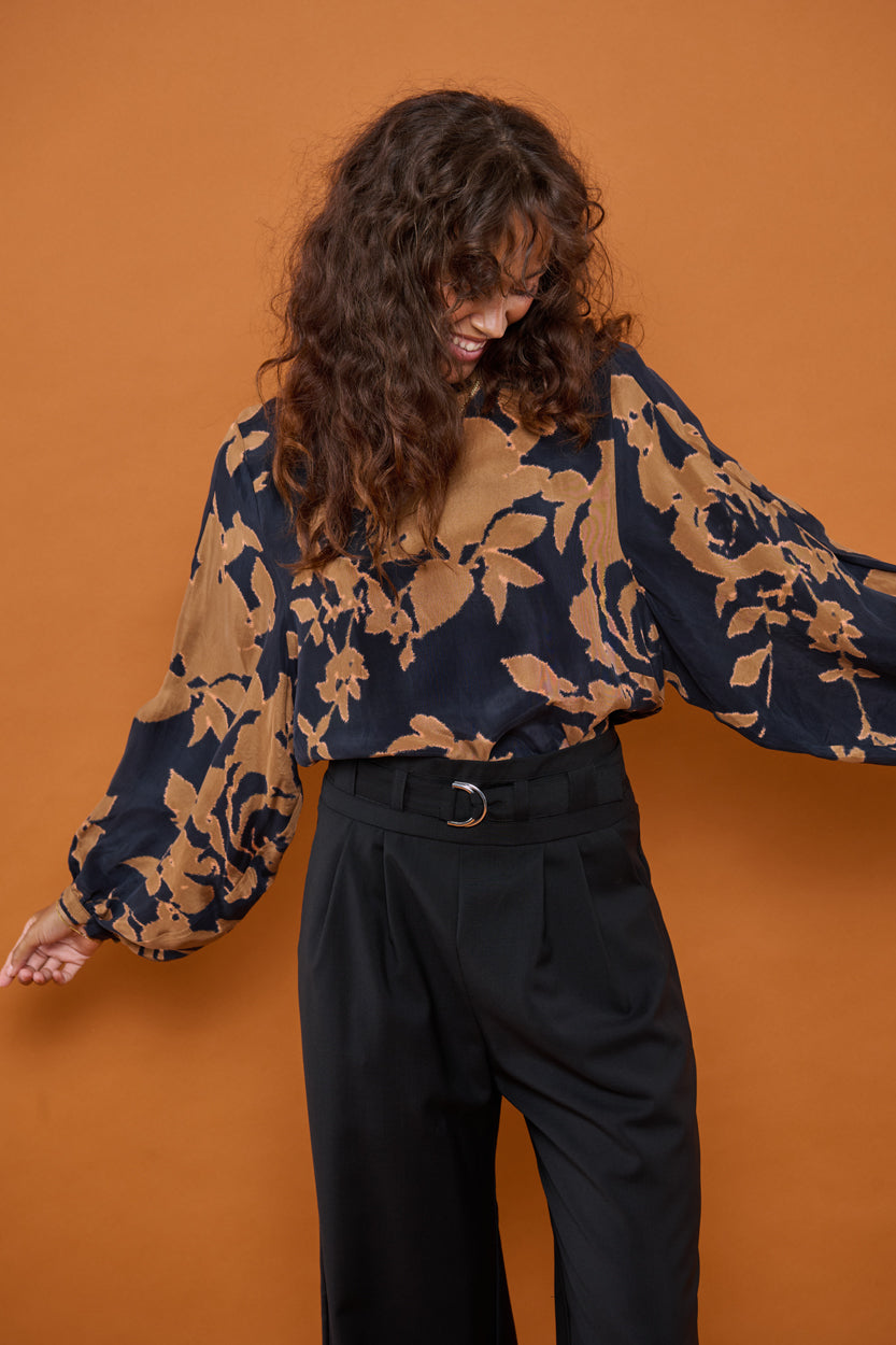 Froks Molly Skjorte / Golden brown flower silhouettes