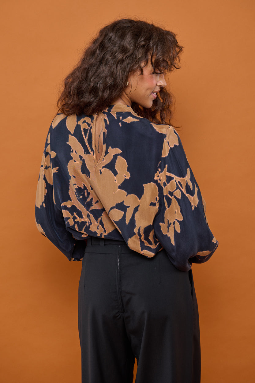Froks Molly Skjorte / Golden brown flower silhouettes
