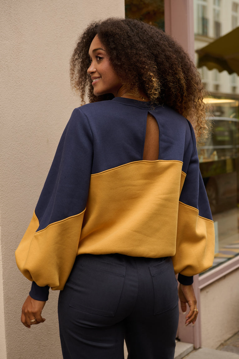 Froks Isabel Sweatshirt / Night blue & Golden glow