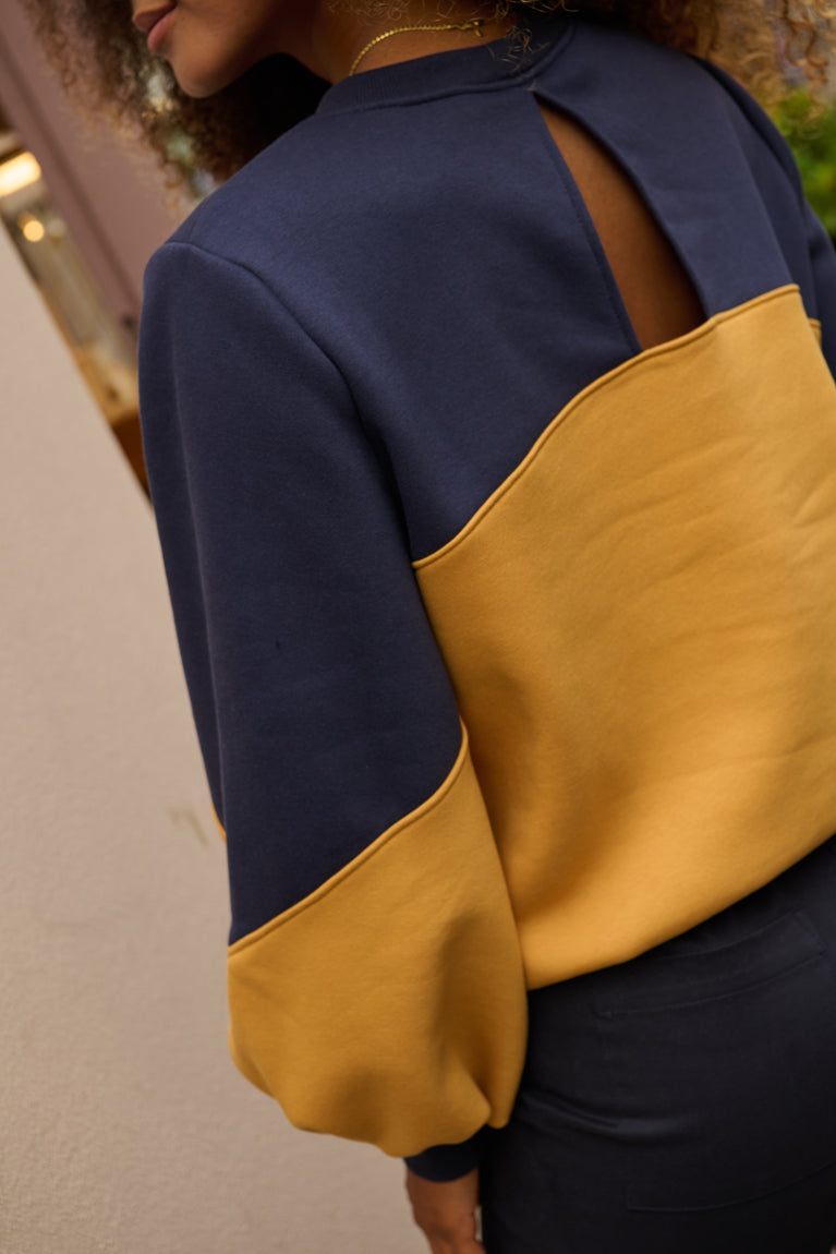 Froks Isabel Sweatshirt / Night blue & Golden glow