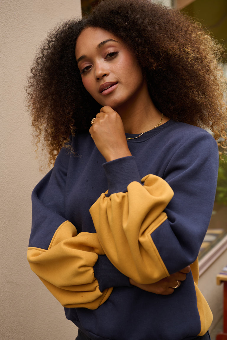 Froks Isabel Sweatshirt / Night blue & Golden glow