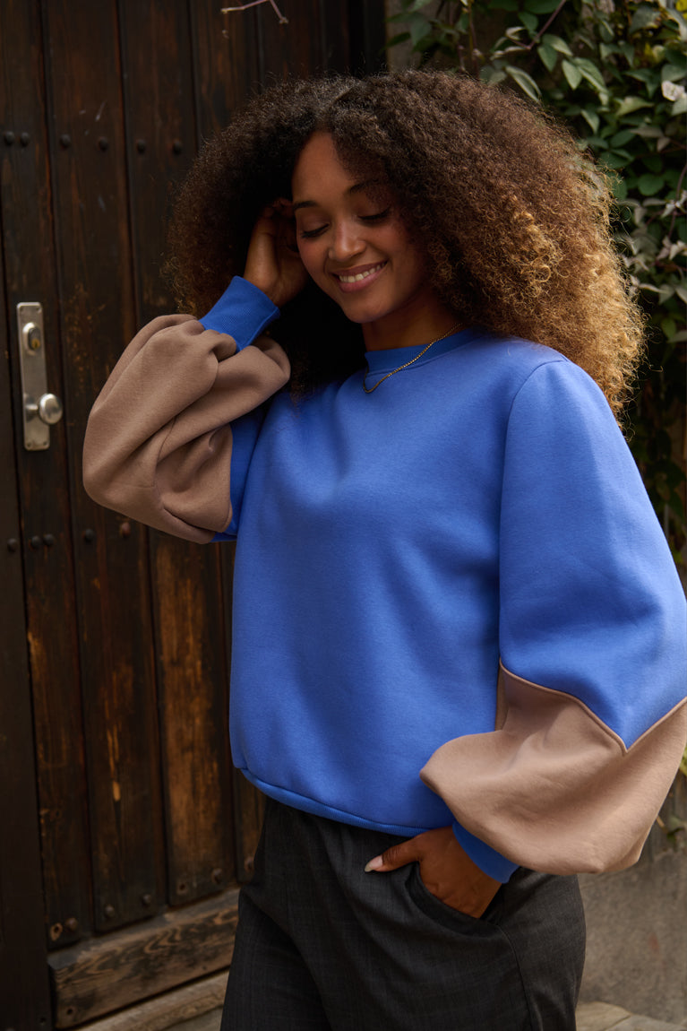 Froks Isabel Sweatshirt / Cornflower blue & Sesame