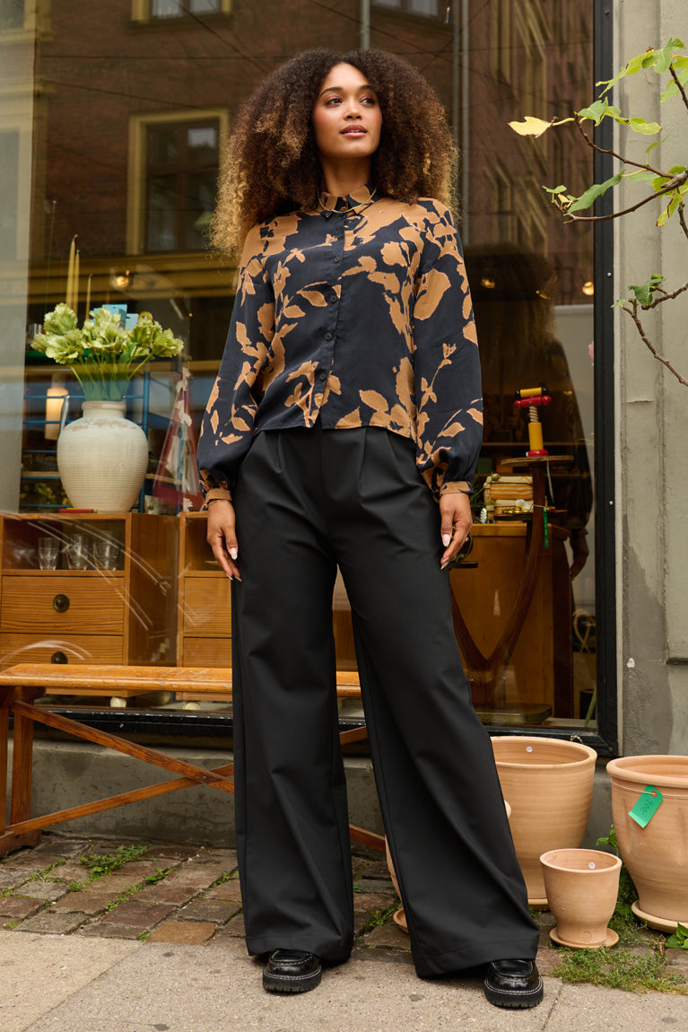 Froks Eline Skjorte / Golden brown flower silhouettes