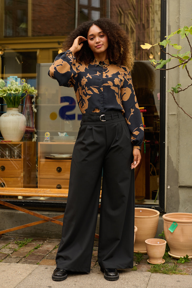 Froks Eline Skjorte / Golden brown flower silhouettes