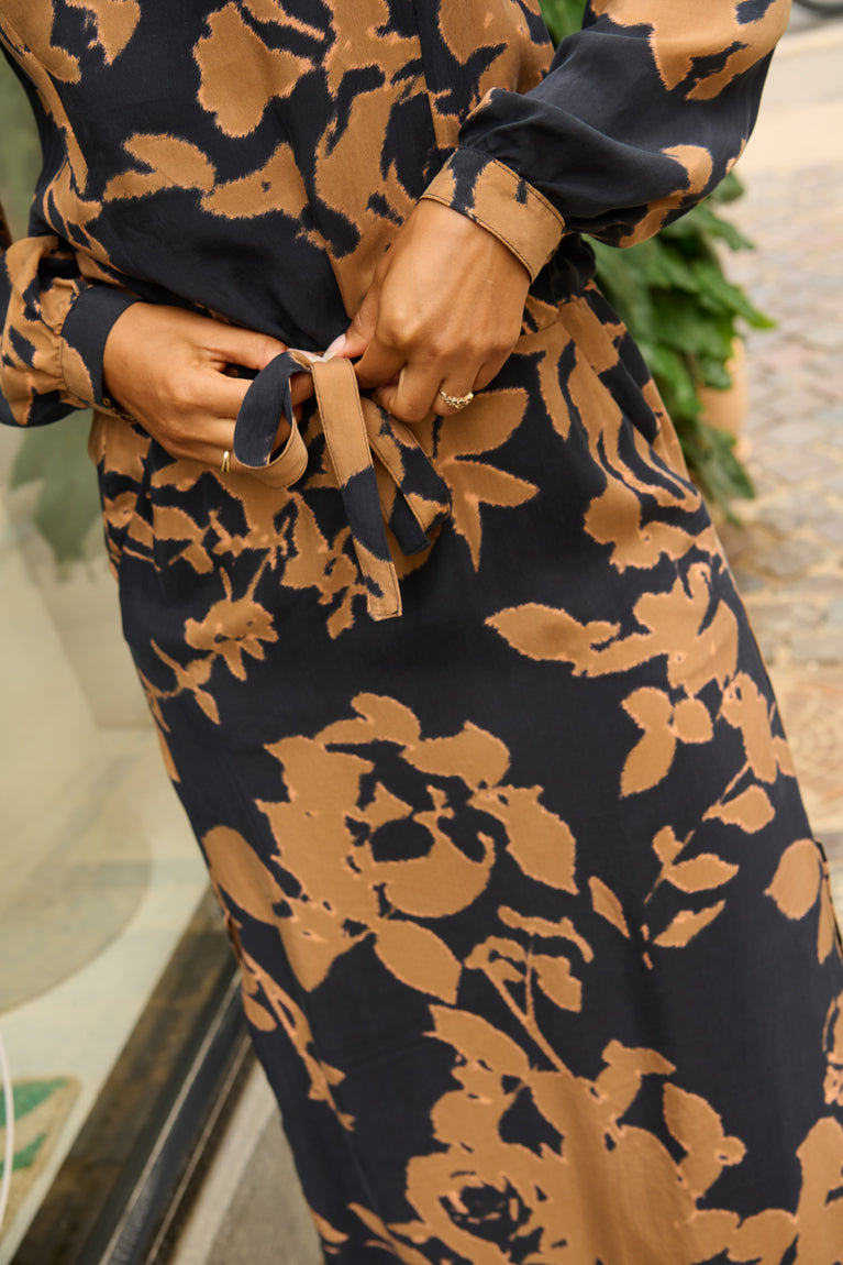 Froks Hope Sleeve Kjole / Golden brown ﬂower silhouettes