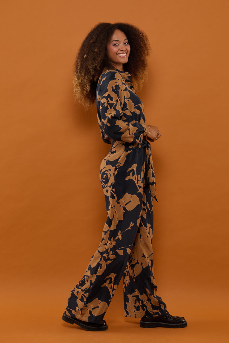 Froks Carla Sleeve Buksedragt / Golden brown flower silhouettes