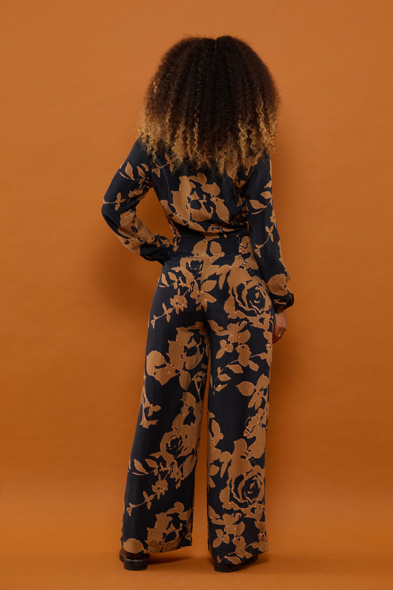 Froks Carla Sleeve Buksedragt / Golden brown flower silhouettes