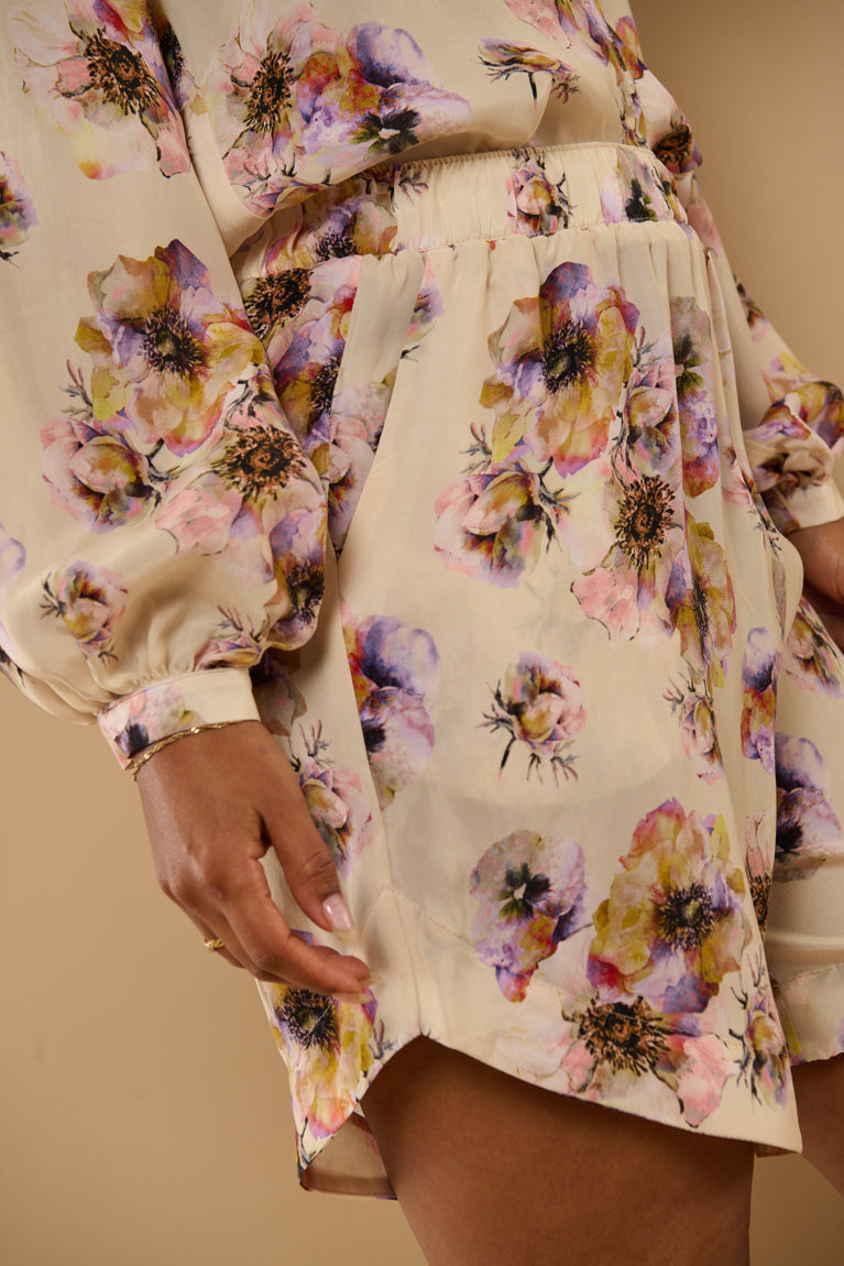 Froks Molly Shorts / Ivory & wavy flowers