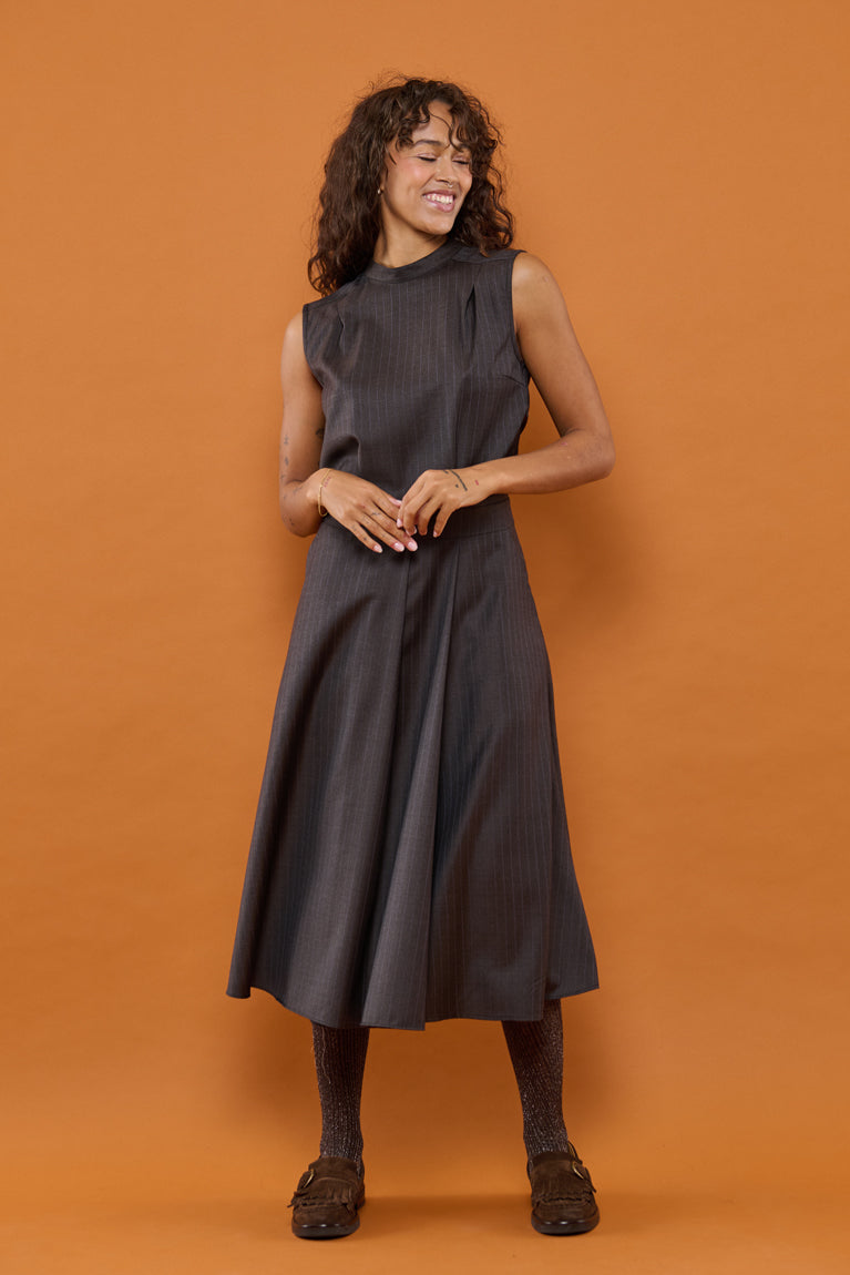 Froks Nora Kjole / Espresso & Pin striped wool