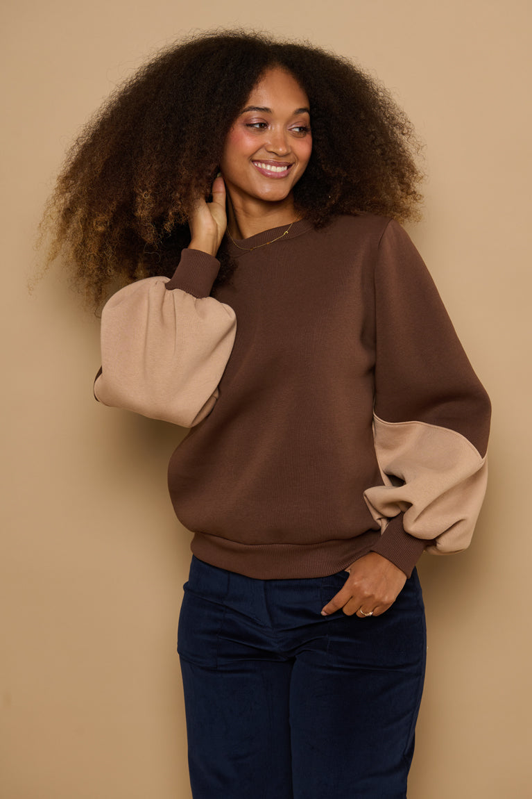 Froks Isabel Sweatshirt / Bark brown & Macadamia