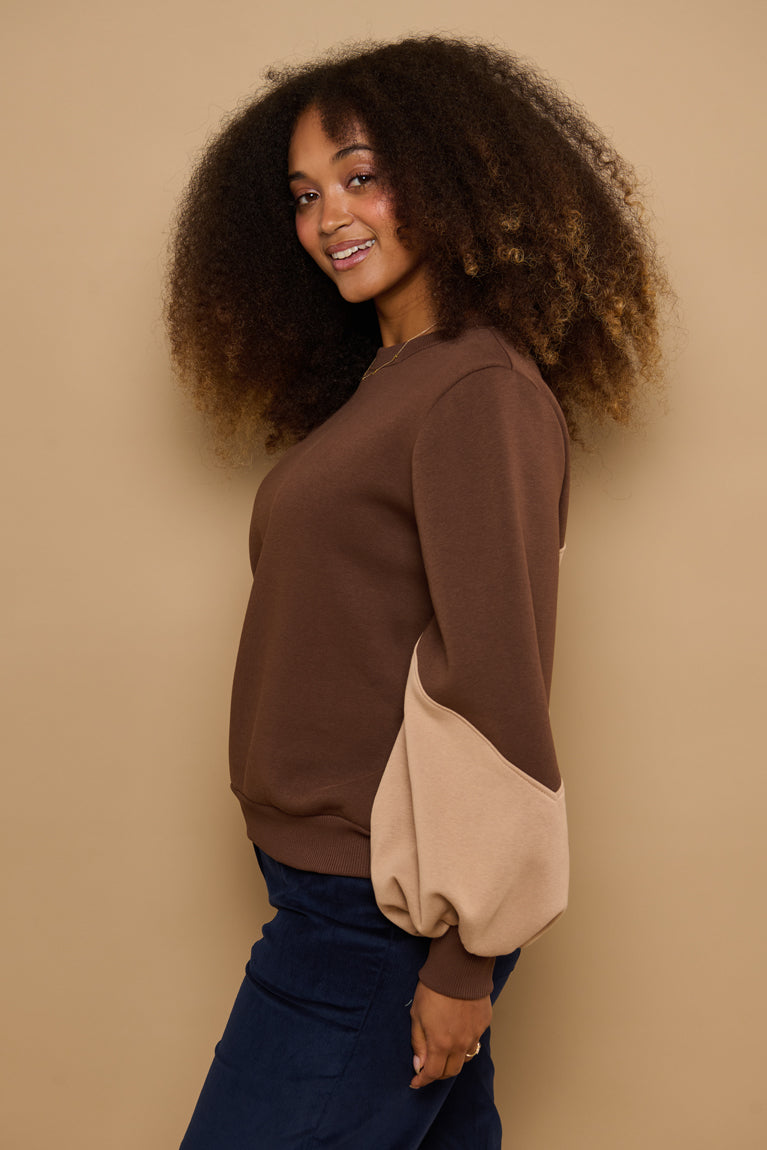 Froks Isabel Sweatshirt / Bark brown & Macadamia