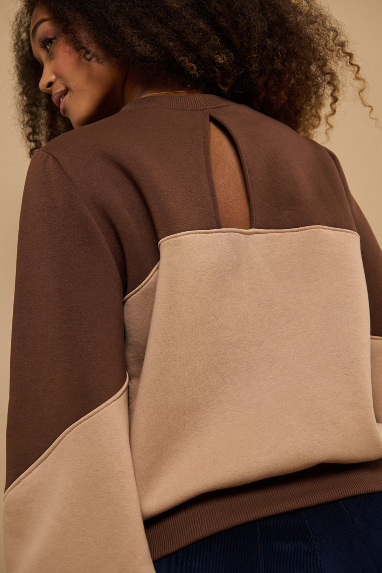 Froks Isabel Sweatshirt / Bark brown & Macadamia