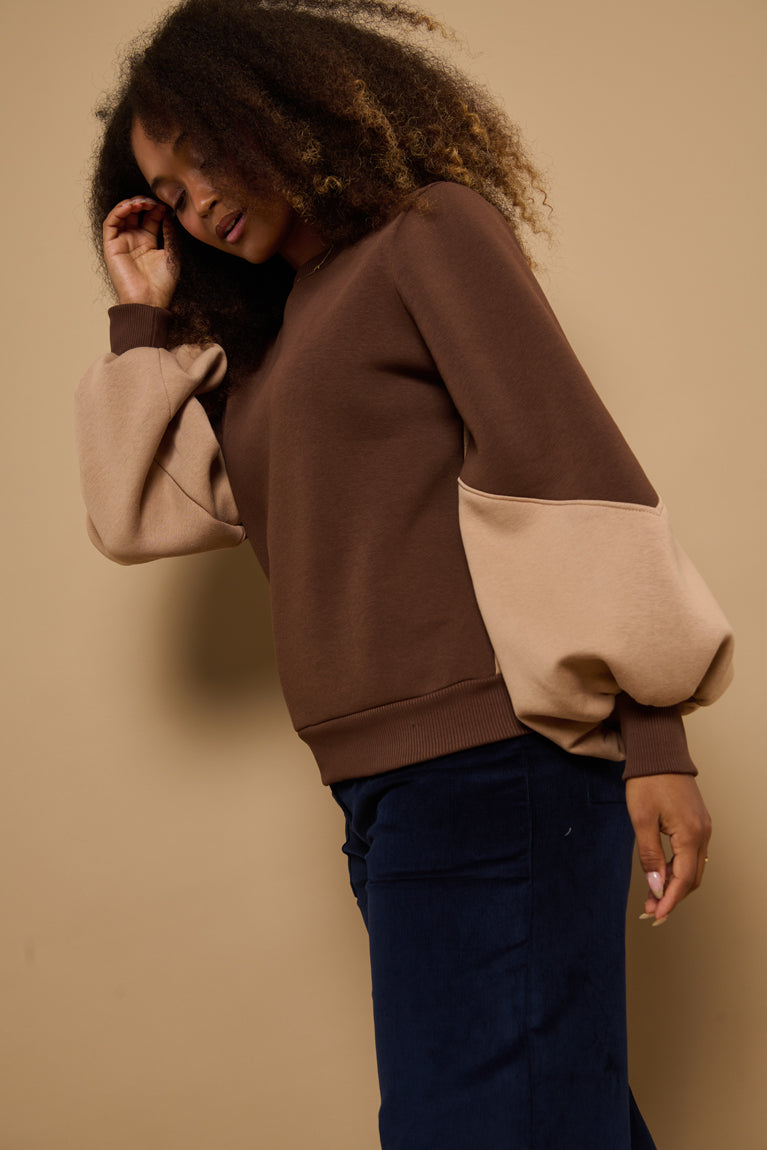 Froks Isabel Sweatshirt / Bark brown & Macadamia